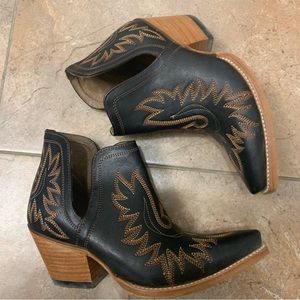 COPY - Ariat dixon boots. worn 1 time